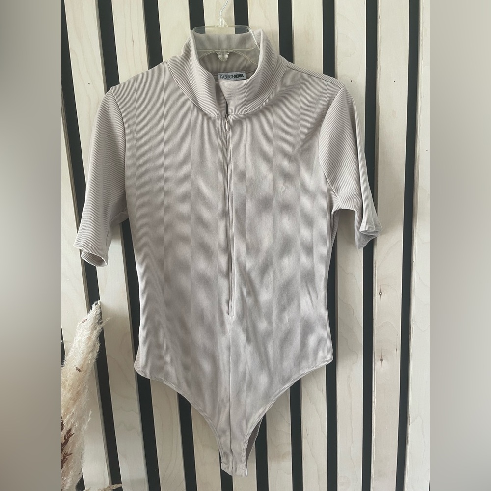Fashion Nova Nude Shortsleeve Bodysuit
